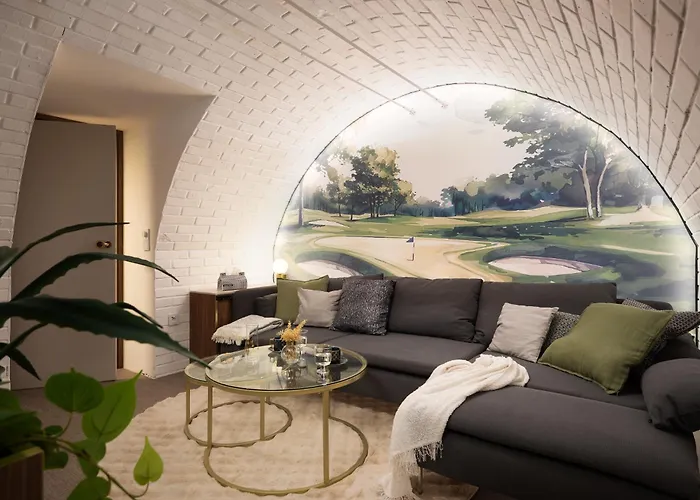 Golden Golf With Whirlpool, Garden And Free Parking アパート