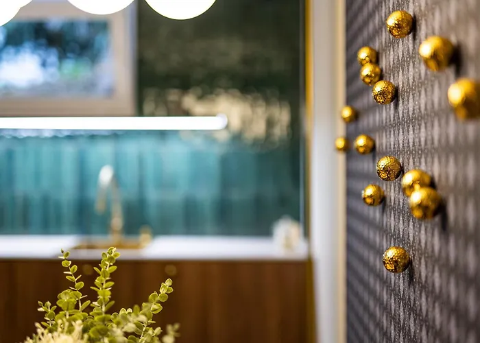 Golden Golf With Whirlpool, Garden And Free Parking *